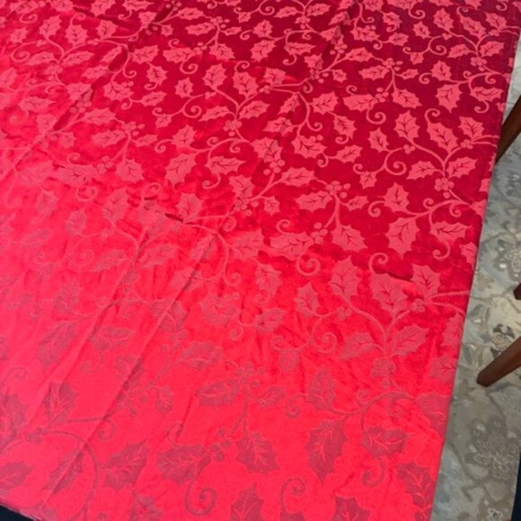 Tablecloth 114" x 54.5" Christmas Holiday Red Holly Berry Dining Home Decor - Picture 1 of 7